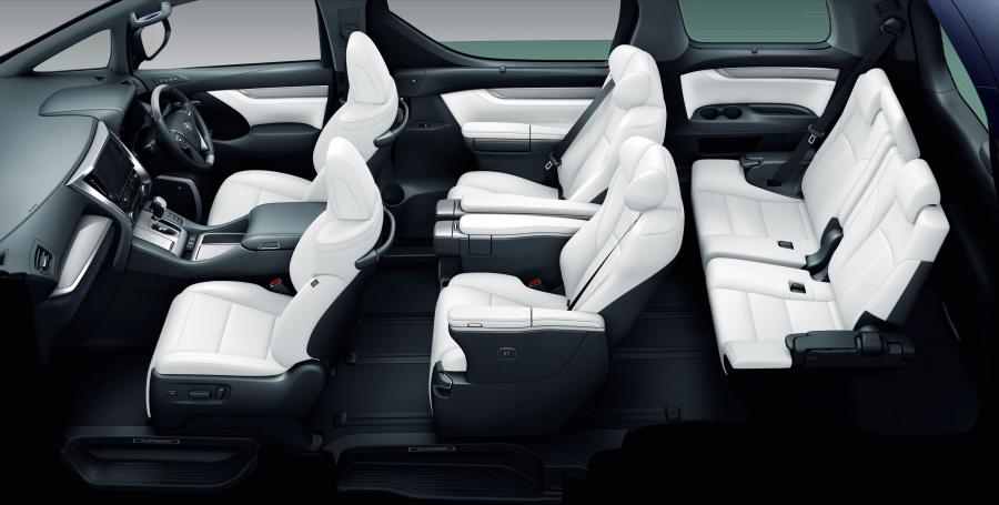 Интерьер Toyota Alphard Executive Lounge S 2018 года  (фото 2 из 4)